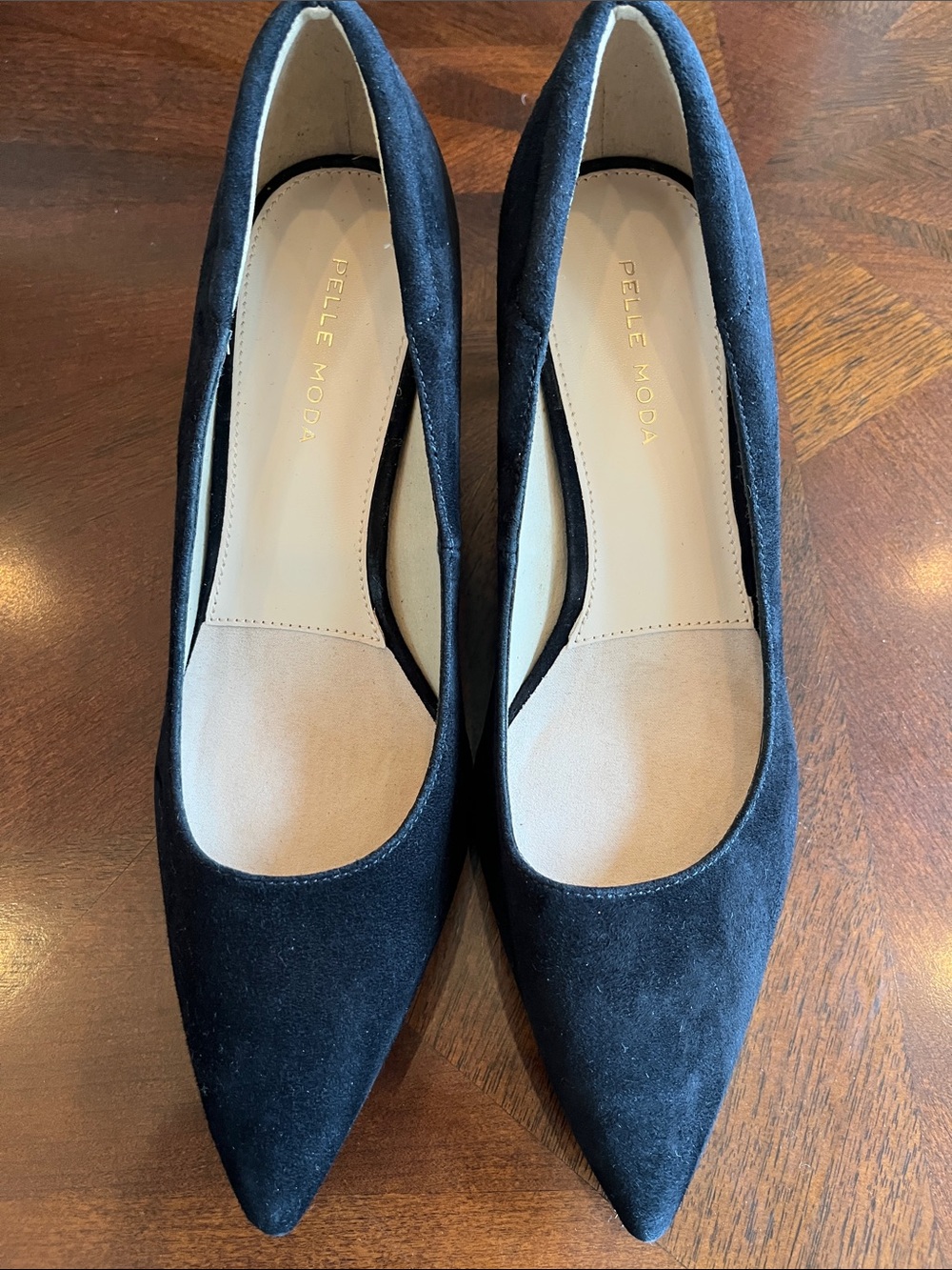 Pelle Moda Black Pointed Toe Flats